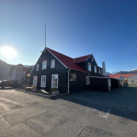 Taergesen Guesthouse Reydarfjordur エクステリア 写真