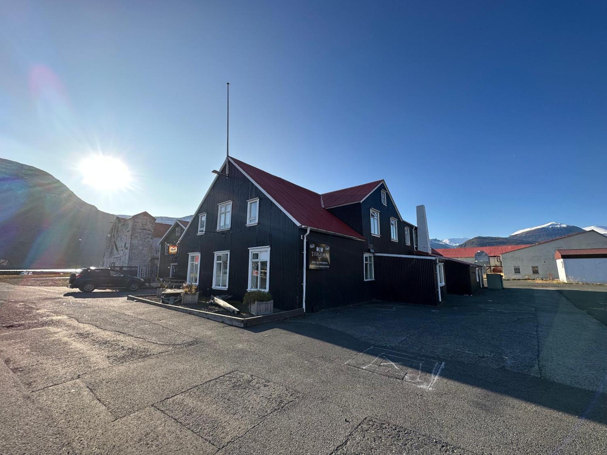 Taergesen Guesthouse Reydarfjordur エクステリア 写真