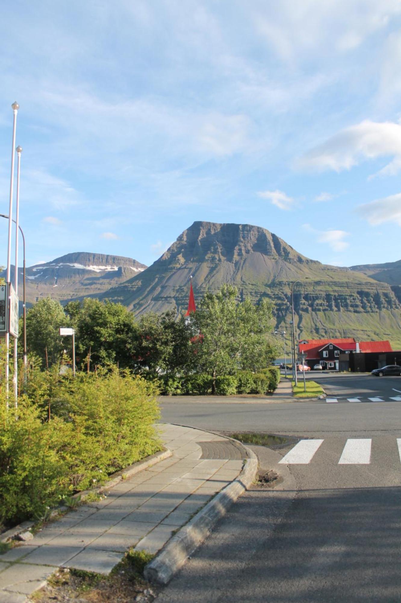 Taergesen Guesthouse Reydarfjordur エクステリア 写真